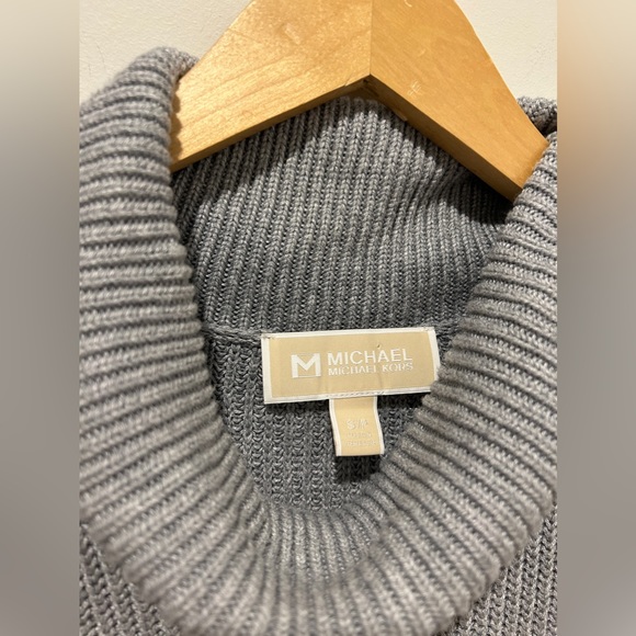 MICHAEL KORS SIZE SMALL SLEEVELESS COWL-NECK SWEATER - Picture 6 of 7